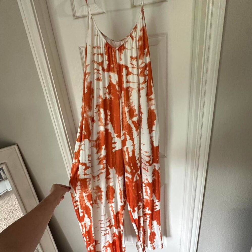 Women's Orange and White Loose Fitting Jumpsuit sz M.....B5